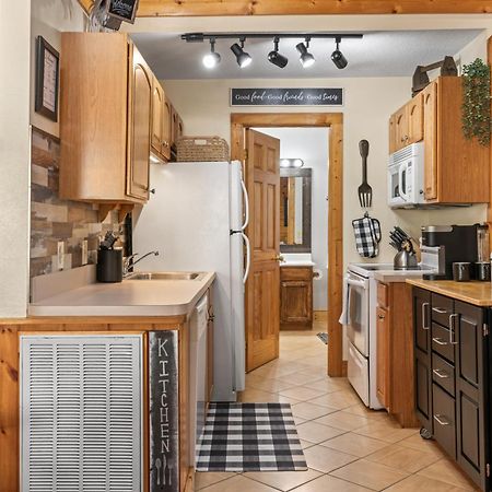 Cozy Cabin In The Smokies!!! Fully Furnished And Complete With Community Indoor And Outdoor Pools And Spas, Game And Fitness Rooms As Well As A Private Hot Tub Pigeon Forge Exterior foto