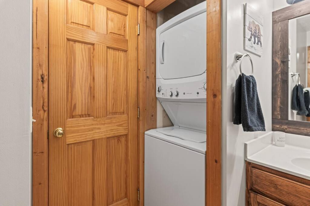 Cozy Cabin In The Smokies!!! Fully Furnished And Complete With Community Indoor And Outdoor Pools And Spas, Game And Fitness Rooms As Well As A Private Hot Tub Pigeon Forge Exterior foto
