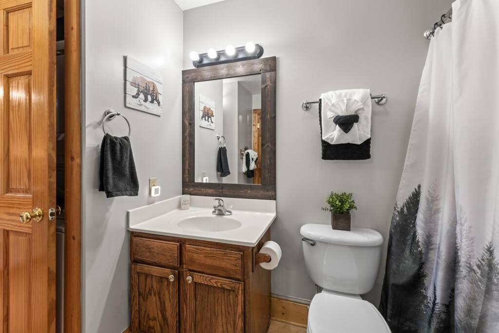 Cozy Cabin In The Smokies!!! Fully Furnished And Complete With Community Indoor And Outdoor Pools And Spas, Game And Fitness Rooms As Well As A Private Hot Tub Pigeon Forge Exterior foto