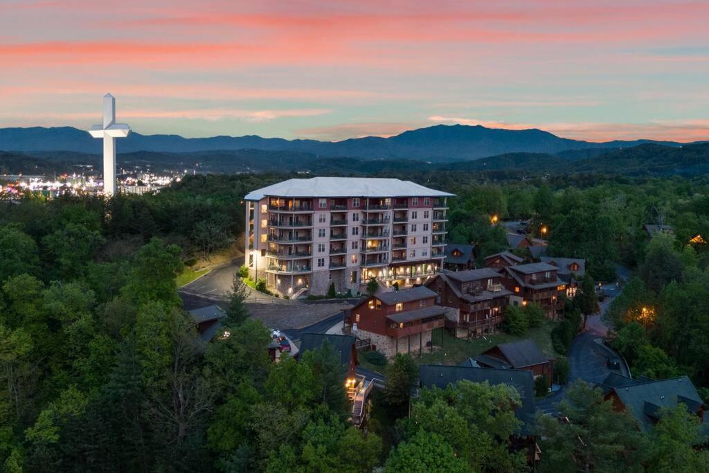 Cozy Cabin In The Smokies!!! Fully Furnished And Complete With Community Indoor And Outdoor Pools And Spas, Game And Fitness Rooms As Well As A Private Hot Tub Pigeon Forge Exterior foto