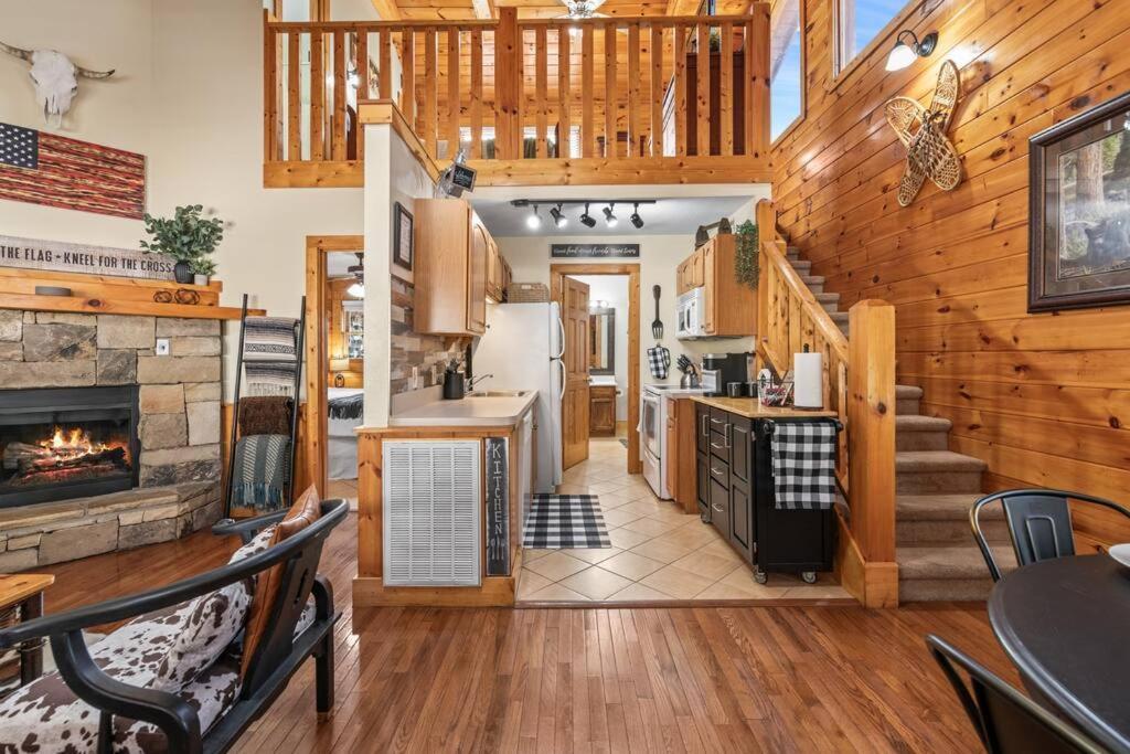 Cozy Cabin In The Smokies!!! Fully Furnished And Complete With Community Indoor And Outdoor Pools And Spas, Game And Fitness Rooms As Well As A Private Hot Tub Pigeon Forge Exterior foto