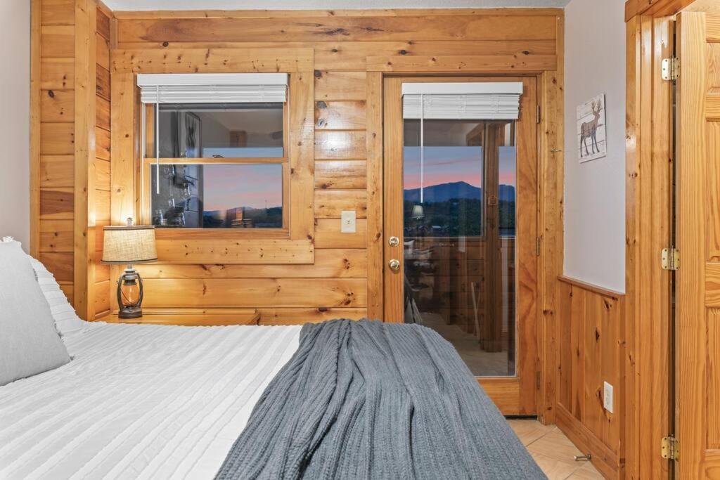 Cozy Cabin In The Smokies!!! Fully Furnished And Complete With Community Indoor And Outdoor Pools And Spas, Game And Fitness Rooms As Well As A Private Hot Tub Pigeon Forge Exterior foto