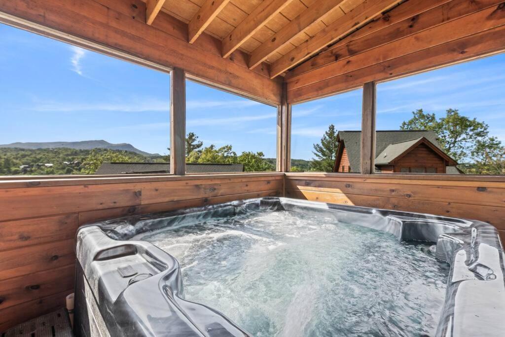 Cozy Cabin In The Smokies!!! Fully Furnished And Complete With Community Indoor And Outdoor Pools And Spas, Game And Fitness Rooms As Well As A Private Hot Tub Pigeon Forge Exterior foto