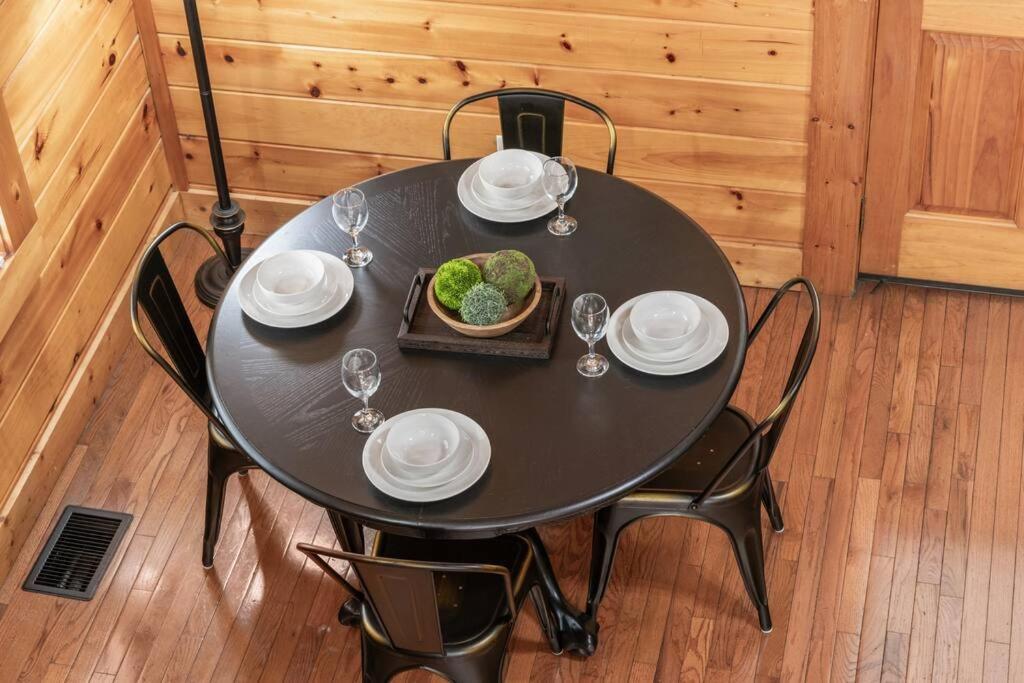 Cozy Cabin In The Smokies!!! Fully Furnished And Complete With Community Indoor And Outdoor Pools And Spas, Game And Fitness Rooms As Well As A Private Hot Tub Pigeon Forge Exterior foto