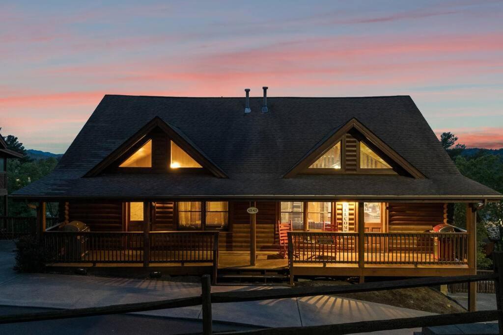 Cozy Cabin In The Smokies!!! Fully Furnished And Complete With Community Indoor And Outdoor Pools And Spas, Game And Fitness Rooms As Well As A Private Hot Tub Pigeon Forge Exterior foto