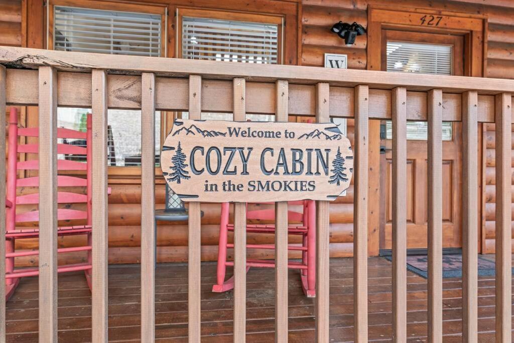 Cozy Cabin In The Smokies!!! Fully Furnished And Complete With Community Indoor And Outdoor Pools And Spas, Game And Fitness Rooms As Well As A Private Hot Tub Pigeon Forge Exterior foto